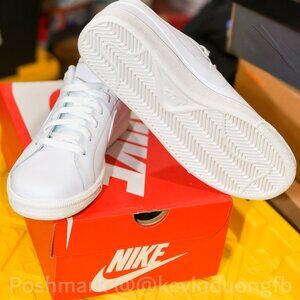 White NIke women sneakers